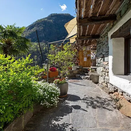 Rustici Della Verzasca Ferien Konukevi Vogorno